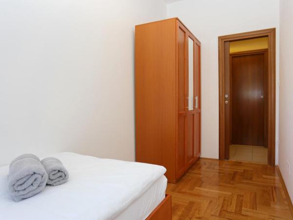 Apartments and rooms with parking space Split - 11623 : photo 9 de la chambre appartement 3 chambres