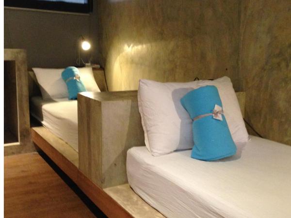 In a Box Hostel : photo 3 de la chambre chambre triple avec salle de bains commune