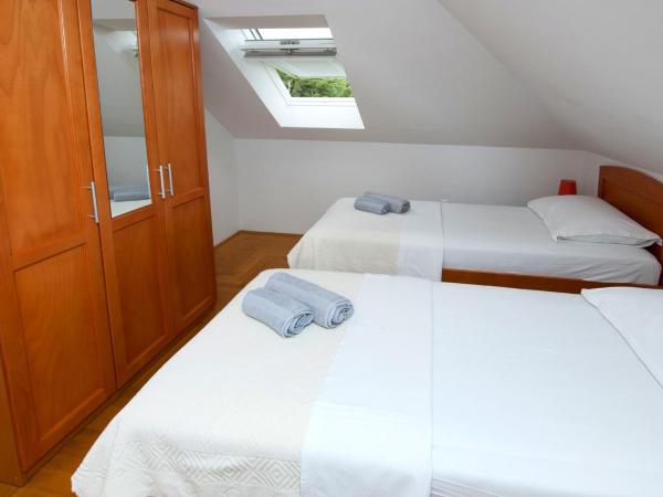 Apartments and rooms with parking space Split - 11623 : photo 7 de la chambre appartement 3 chambres avec balcon