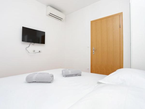 Apartments and rooms with parking space Split - 11623 : photo 2 de la chambre chambre quadruple