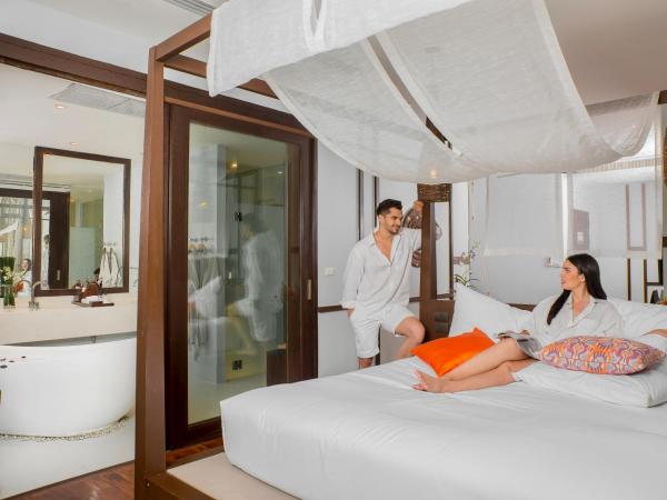 The Rock Hua Hin Beachfront Spa Resort : photo 7 de la chambre  qualia jacuzzi pool villa