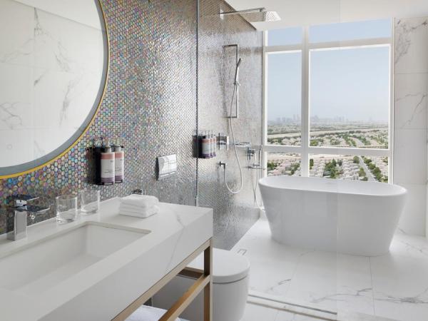 Movenpick Jumeirah Village Triangle : photo 7 de la chambre chambre lits jumeaux deluxe - vue panoramique sur ville