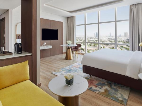 Movenpick Jumeirah Village Triangle : photo 6 de la chambre chambre lit king-size deluxe - vue panoramique sur ville