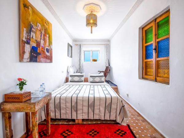 Riad Kafila : photo 3 de la chambre chambre double avec canapé et fenêtre sur mer n°4
