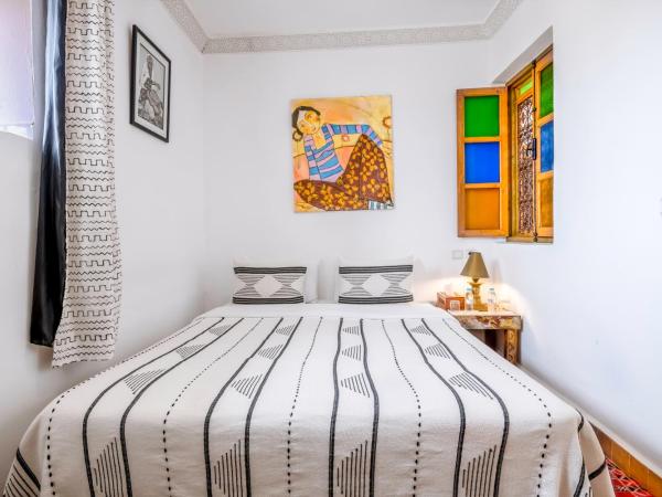 Riad Kafila : photo 4 de la chambre chambre double - fenêtre sur mer n°5