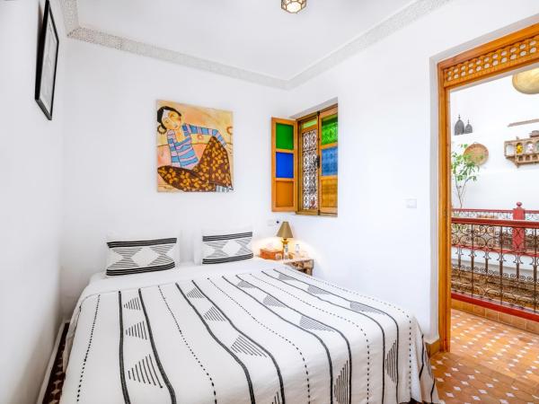 Riad Kafila : photo 1 de la chambre chambre double - fenêtre sur mer n°5