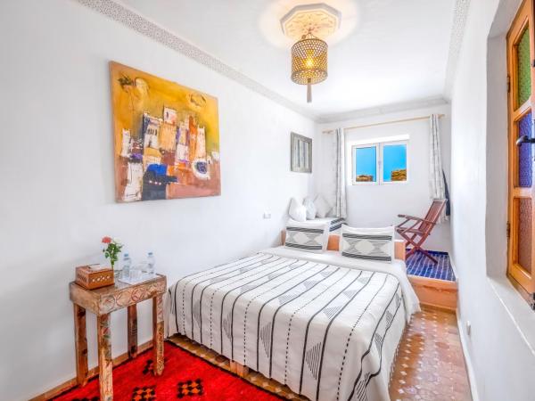 Riad Kafila : photo 1 de la chambre chambre double avec canapé et fenêtre sur mer n°4