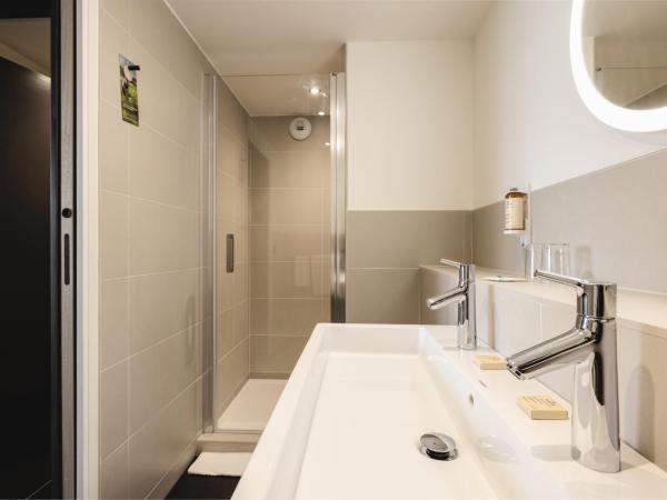 Mercure Bordeaux Centre Gare Atlantic : photo 6 de la chambre suite junior privilège lit king-size avec terrasse et canapé-lit