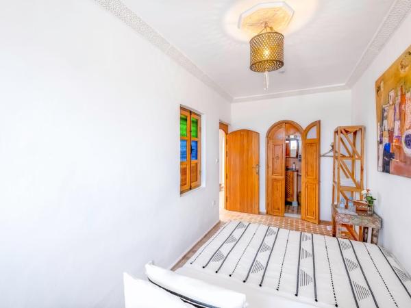 Riad Kafila : photo 5 de la chambre chambre double avec canapé et fenêtre sur mer n°4