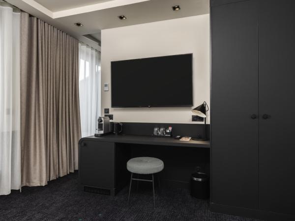 Mercure Bordeaux Centre Gare Atlantic : photo 4 de la chambre suite junior privilège lit king-size avec terrasse et canapé-lit