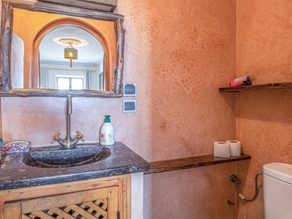 Riad Kafila : photo 6 de la chambre chambre double avec canapé et fenêtre sur mer n°4