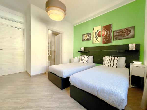 MilanHolidays : photo 2 de la chambre chambre double ou lits jumeaux avec salle de bains privative