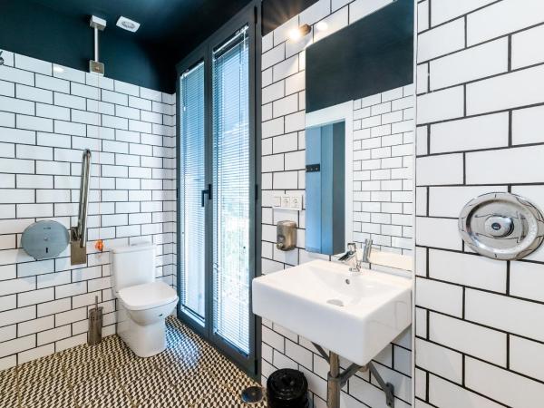 Hostel Carlota Braun : photo 5 de la chambre chambre quadruple confort