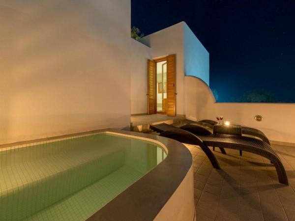 Anamnesis City Spa : photo 1 de la chambre suite junior avec vue sur mer et bain à remous