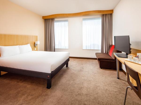 ibis Nottingham Centre : photo 7 de la chambre chambre familiale avec 1 lit double et 1 lit enfant