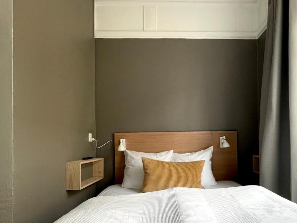 Savoy Hotel : photo 5 de la chambre petite chambre double/simple