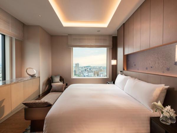 Hilton Hiroshima : photo 4 de la chambre suite deluxe avec lit king-size