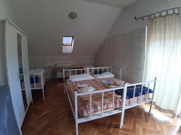 Apartments and rooms with WiFi Zagreb - 15959 : photo 1 de la chambre studio avec balcon