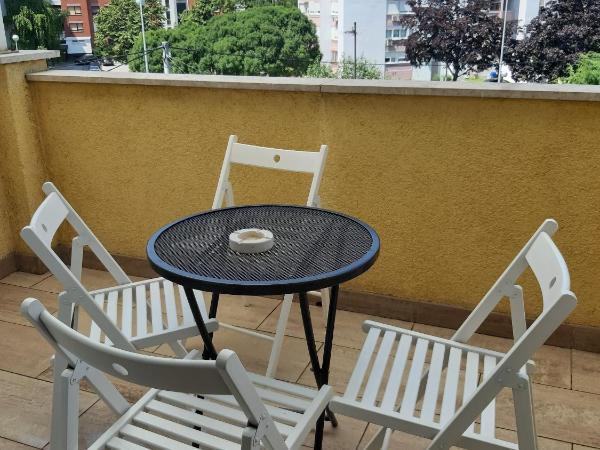 Apartments and rooms with WiFi Zagreb - 15959 : photo 4 de la chambre studio avec balcon