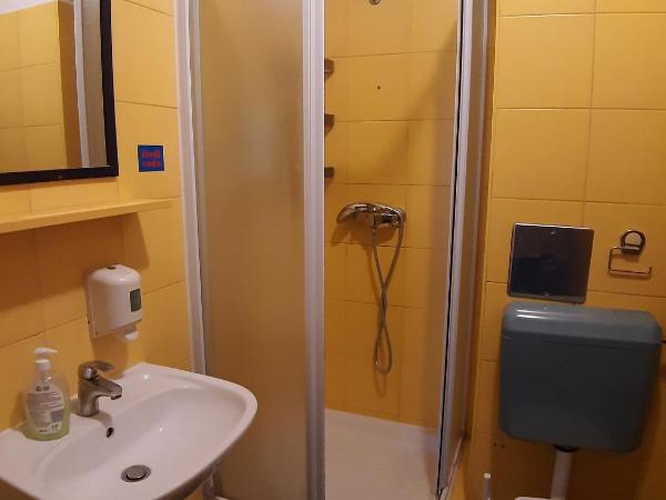 Apartments and rooms with WiFi Zagreb - 15959 : photo 3 de la chambre chambre familiale