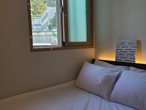 Well Plus Guest House : photo 6 de la chambre chambre double - vue sur montagne