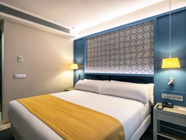 Catalonia Porto : photo 1 de la chambre chambre double ou lits jumeaux avec balcon