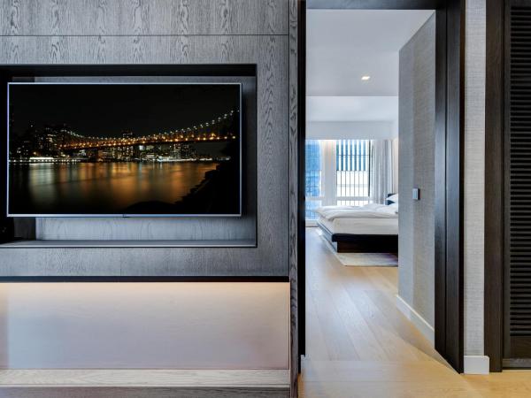 Equinox Hotel Hudson Yards New York City : photo 1 de la chambre suite d'angle 1 chambre deluxe avec 1 lit king-size - vue sur ville