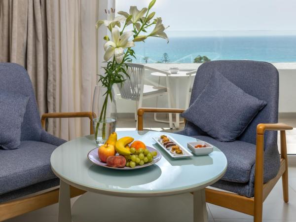 Royal Azur Thalassa : photo 6 de la chambre chambre double ou lits jumeaux supérieure - vue sur mer