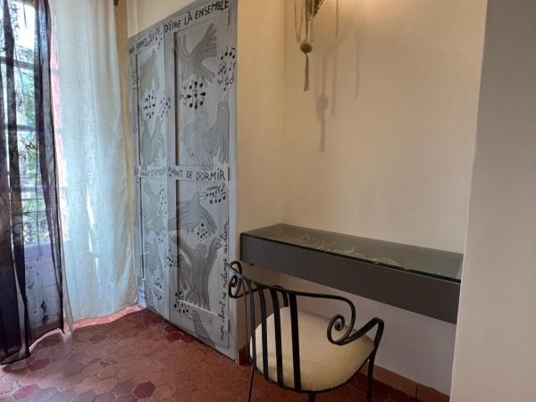 Le Regardeur : photo 10 de la chambre chambre double avec salle de bains privative