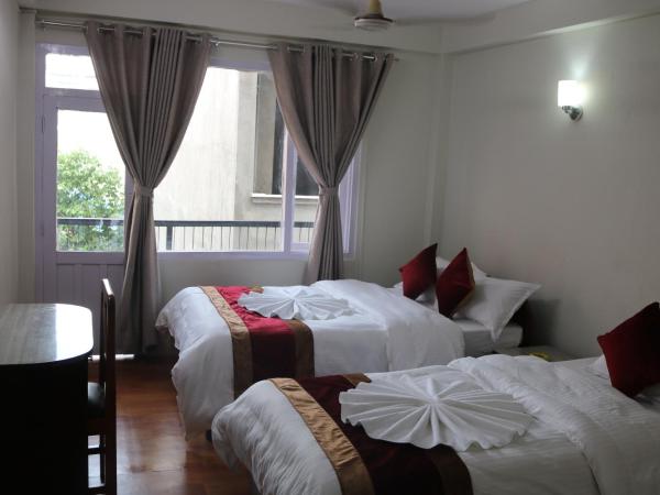 Om Tara Guest House Pvt Ltd : photo 2 de la chambre chambre double avec salle de bains privative
