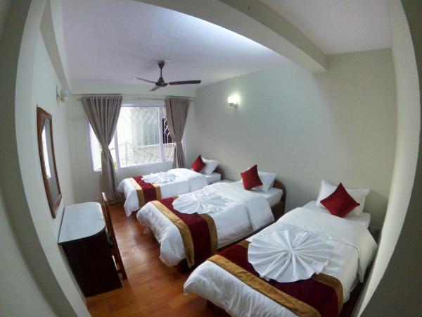Om Tara Guest House Pvt Ltd : photo 2 de la chambre chambre triple avec salle de bains privative