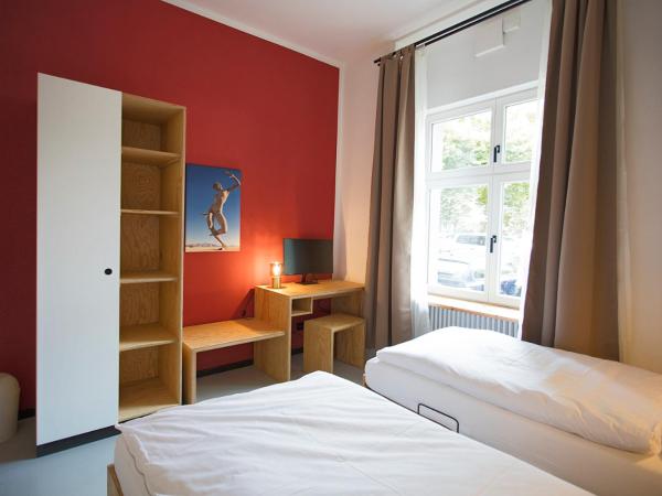 Schillinger-Berlin - dance, sleep, repeat! : photo 3 de la chambre chambre double ou lits jumeaux avec salle de bains
