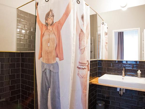 Schillinger-Berlin - dance, sleep, repeat! : photo 5 de la chambre chambre double ou lits jumeaux avec salle de bains