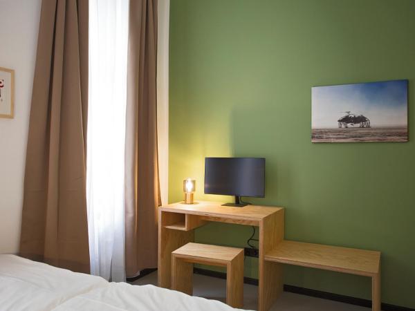 Schillinger-Berlin - dance, sleep, repeat! : photo 4 de la chambre chambre double ou lits jumeaux avec salle de bains