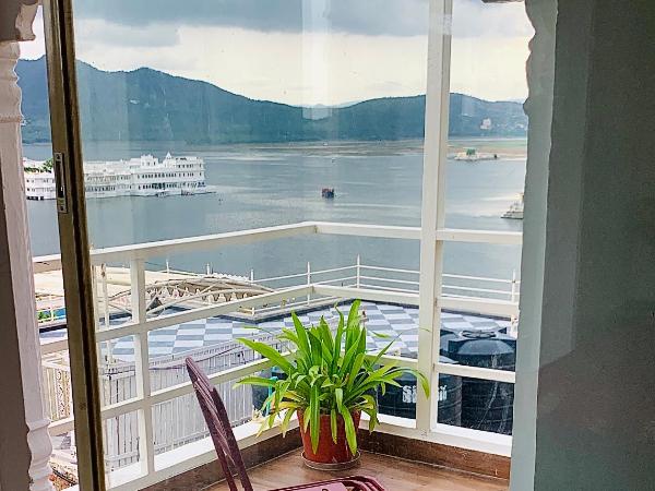 Peacock Guest House - Lake View Hotel In Udaipur : photo 7 de la chambre chambre double – vue sur lac