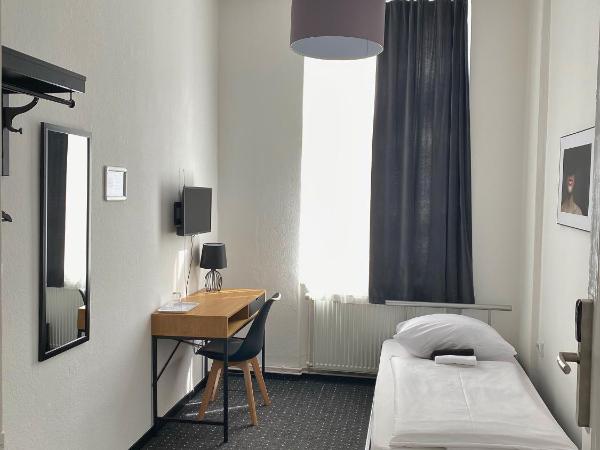 Hotel AVAlex : photo 2 de la chambre chambre simple Économique avec salle de bains commune