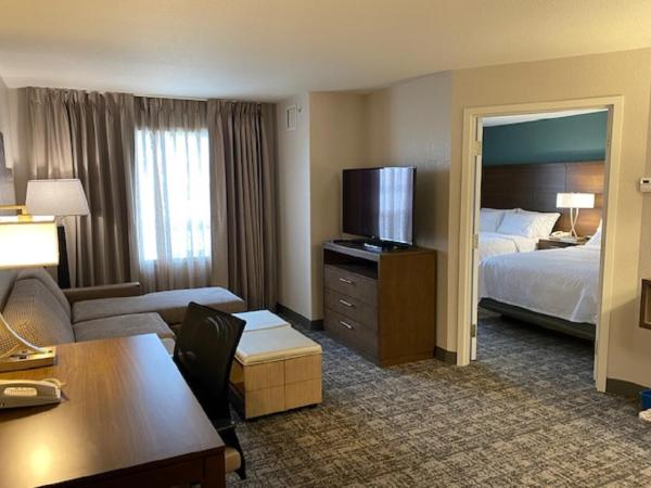 Staybridge Suites - Calgary Airport, an IHG Hotel : photo 2 de la chambre suite 1 chambre