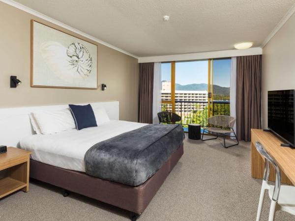 Pacific Hotel Cairns : photo 1 de la chambre chambre lit king-size deluxe avec balcon