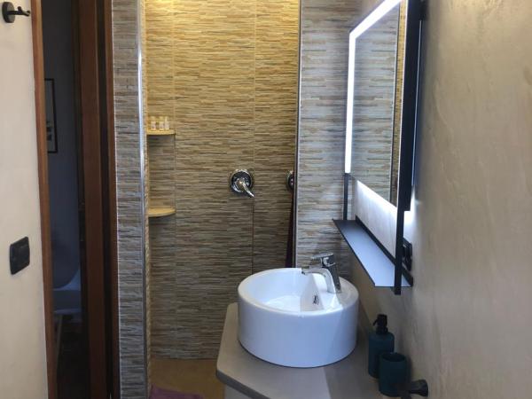 Aurora Rooms : photo 4 de la chambre chambre triple confort avec douche