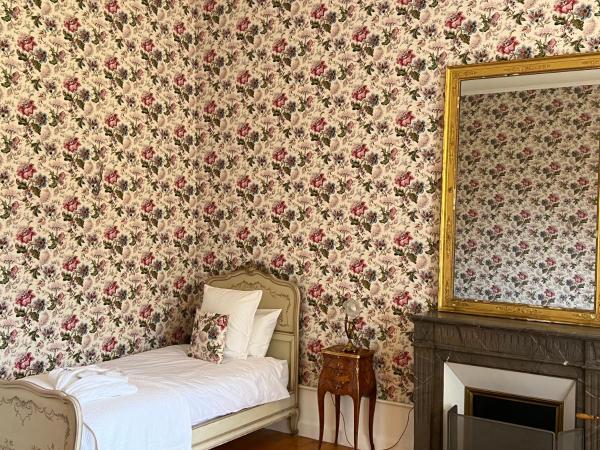 24H LE MANS Château de Lauresse chambres d'hôtes Luxe : photo 6 de la chambre chambre double familiale