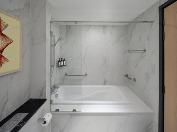 Sindhorn Midtown Hotel Bangkok, Vignette Collection, an IHG Hotel : photo 6 de la chambre suite 2 chambres