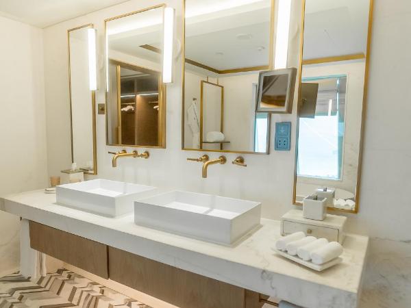 Jumeirah Beach Hotel Dubai : photo 7 de la chambre suite al marsa avec balcon privé - petit-déjeuner et goûter quotidiens, boissons et amuse-bouche en soirée, accès au salon club avec rafraîchissements toute la journée et accès au parc aquatique wild wadi