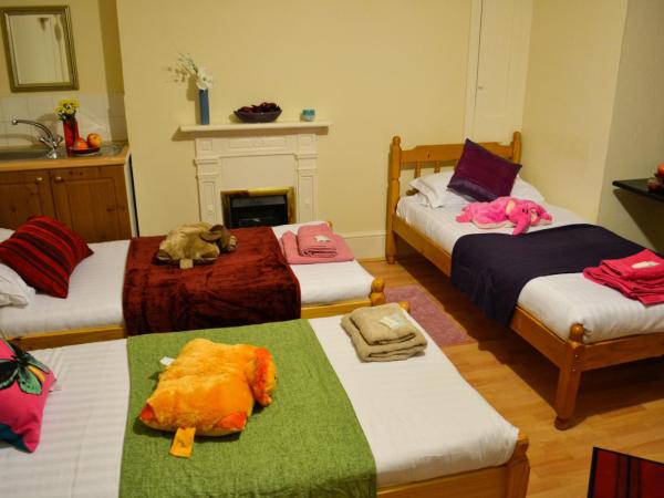 City London Hotel : photo 3 de la chambre chambre quadruple avec salle de bains privative