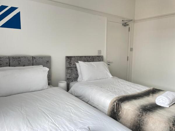 St Peter's Shared House : photo 9 de la chambre chambre double avec salle de bains commune