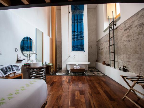 Hotel Los Amantes : photo 10 de la chambre suite lit king-size avec balcon