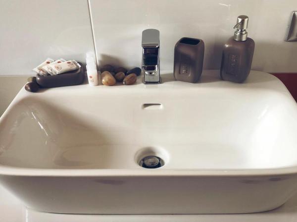 La Stella Di Napoli B&B : photo 9 de la chambre chambre double avec salle de bains privative