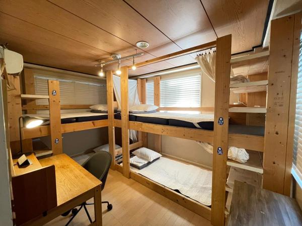 Guest House Shinagawa-shuku : photo 6 de la chambre chambre quadruple avec salle de bains commune