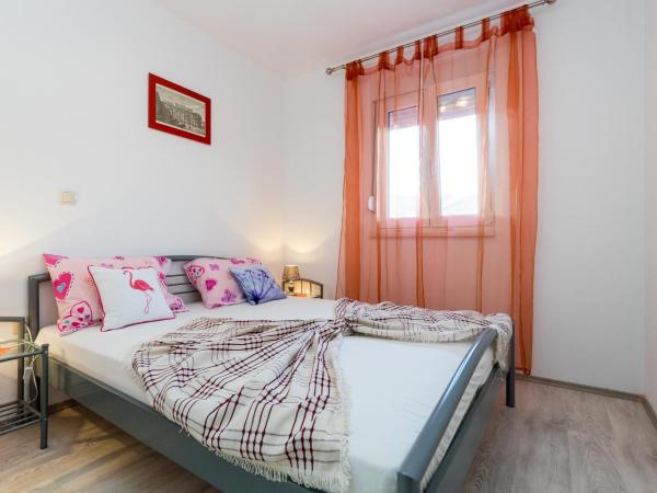 Apartments and rooms with parking space Grebastica, Sibenik - 17831 : photo 4 de la chambre appartement 1 chambre avec terrasse - vue sur mer