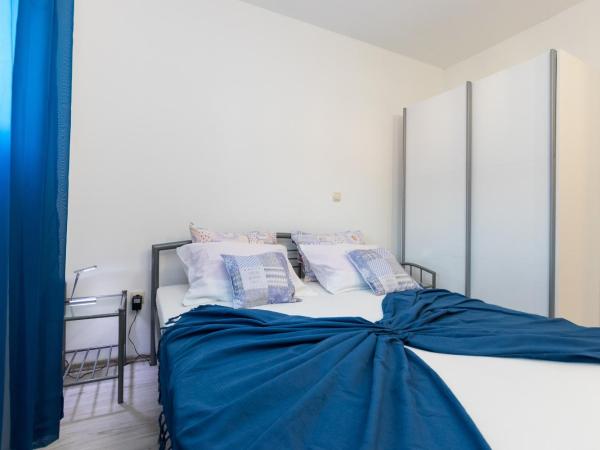 Apartments and rooms with parking space Grebastica, Sibenik - 17831 : photo 5 de la chambre appartement 1 chambre avec terrasse - vue sur mer