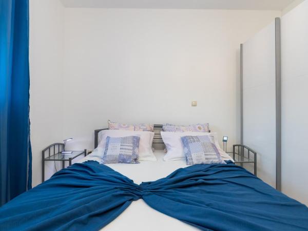 Apartments and rooms with parking space Grebastica, Sibenik - 17831 : photo 6 de la chambre appartement 1 chambre avec terrasse - vue sur mer